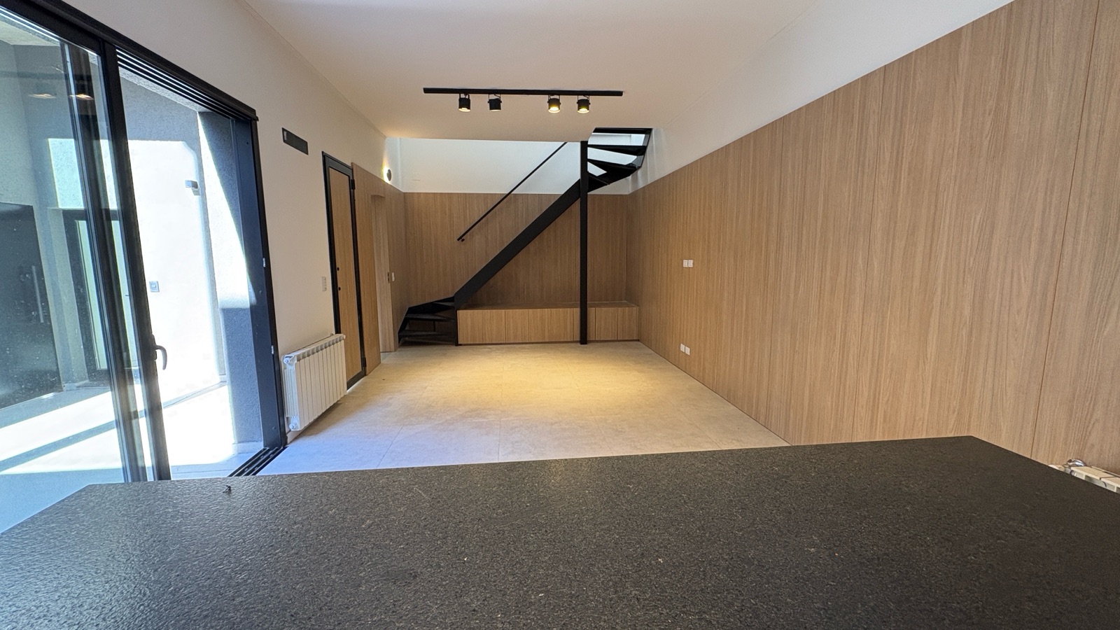 venta casa de pasillo de 2 dormitorios estrenar zona rio