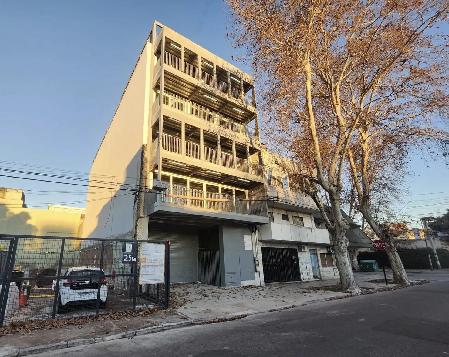 Venta edificio usos mixtos 