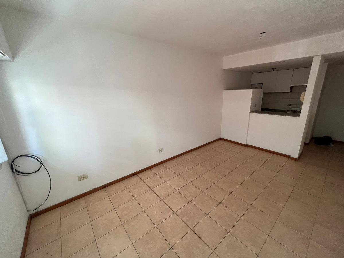 Departamento de 1 dormitorio con patio Luis Agote