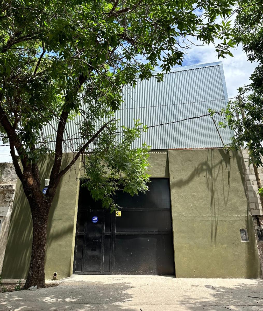Galpón en Superí al 2600  