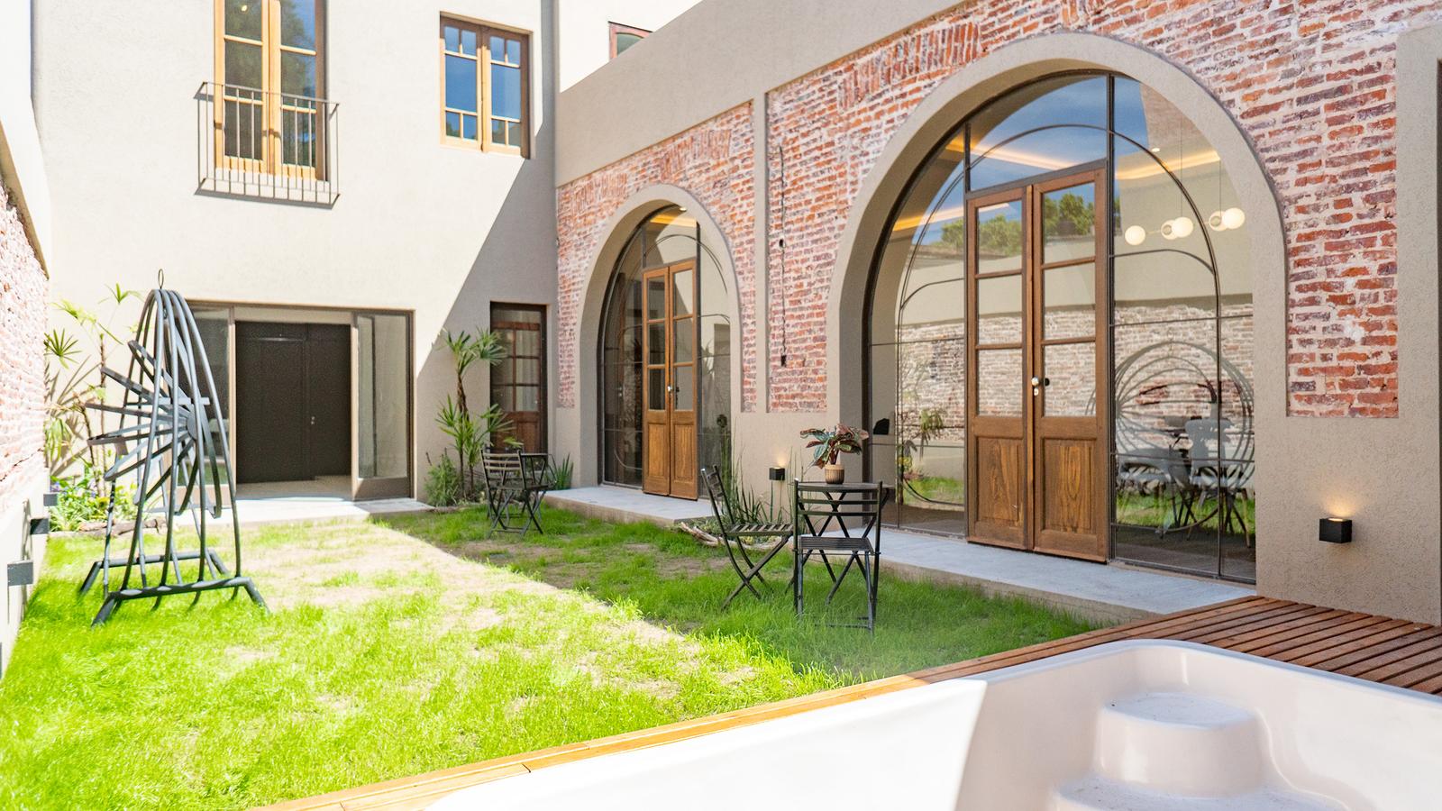 Venta casa 4 dormitorios piscina patio lourdes