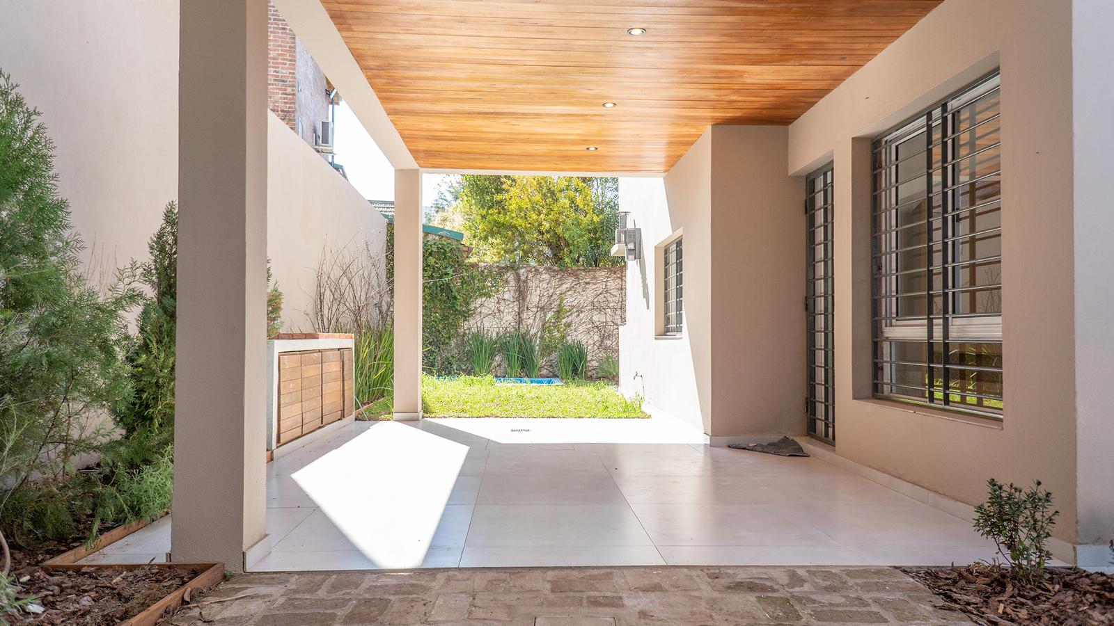venta casa fisherton dos dormitorios jardin pileta