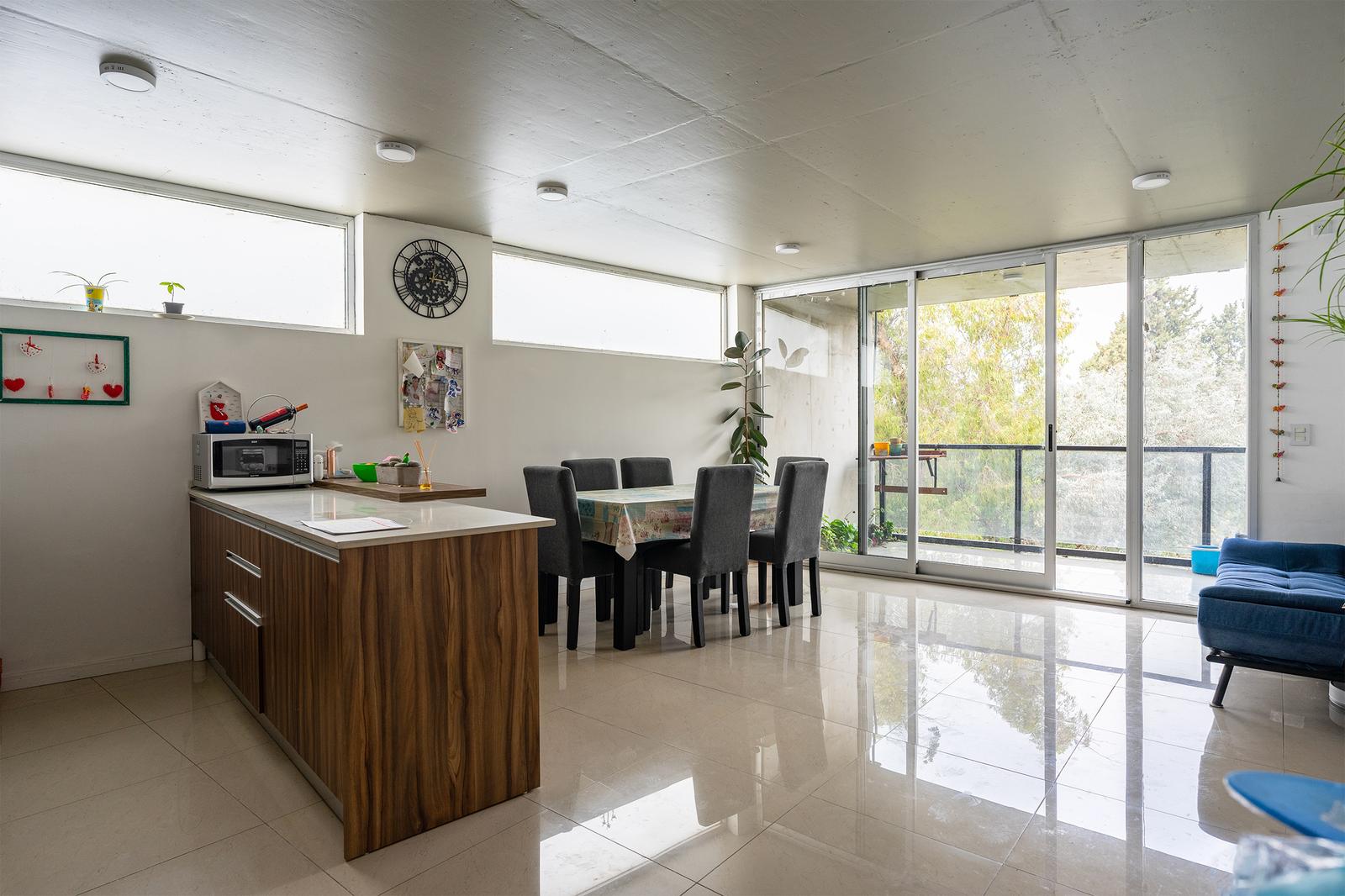 Venta departamento un dormitorio cochera balcón fisherton