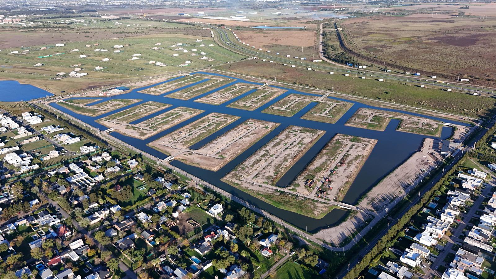 Venta terreno Funes Lakes 