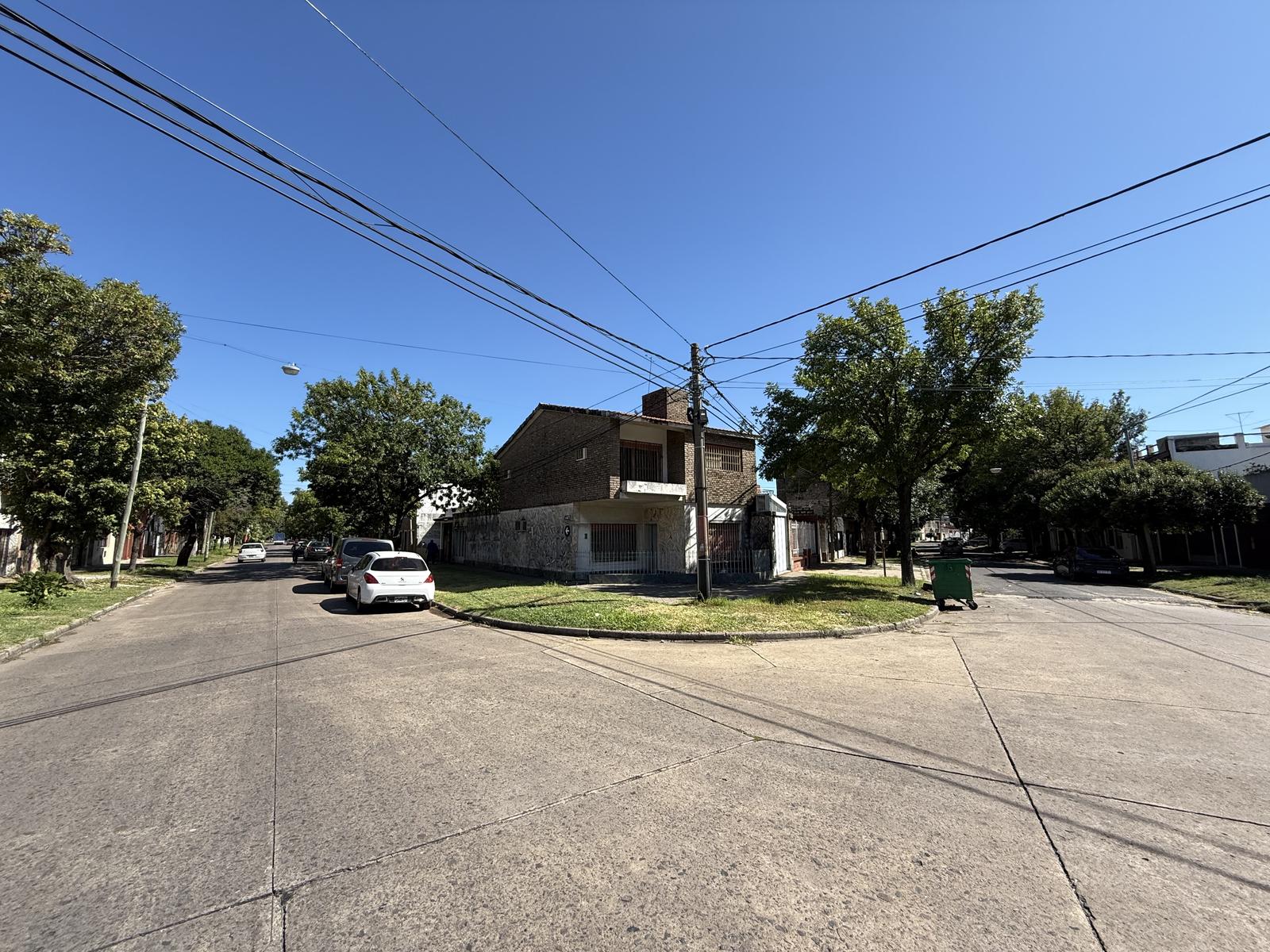 Casa 4 dormitorios , Barrio Parque Casado 