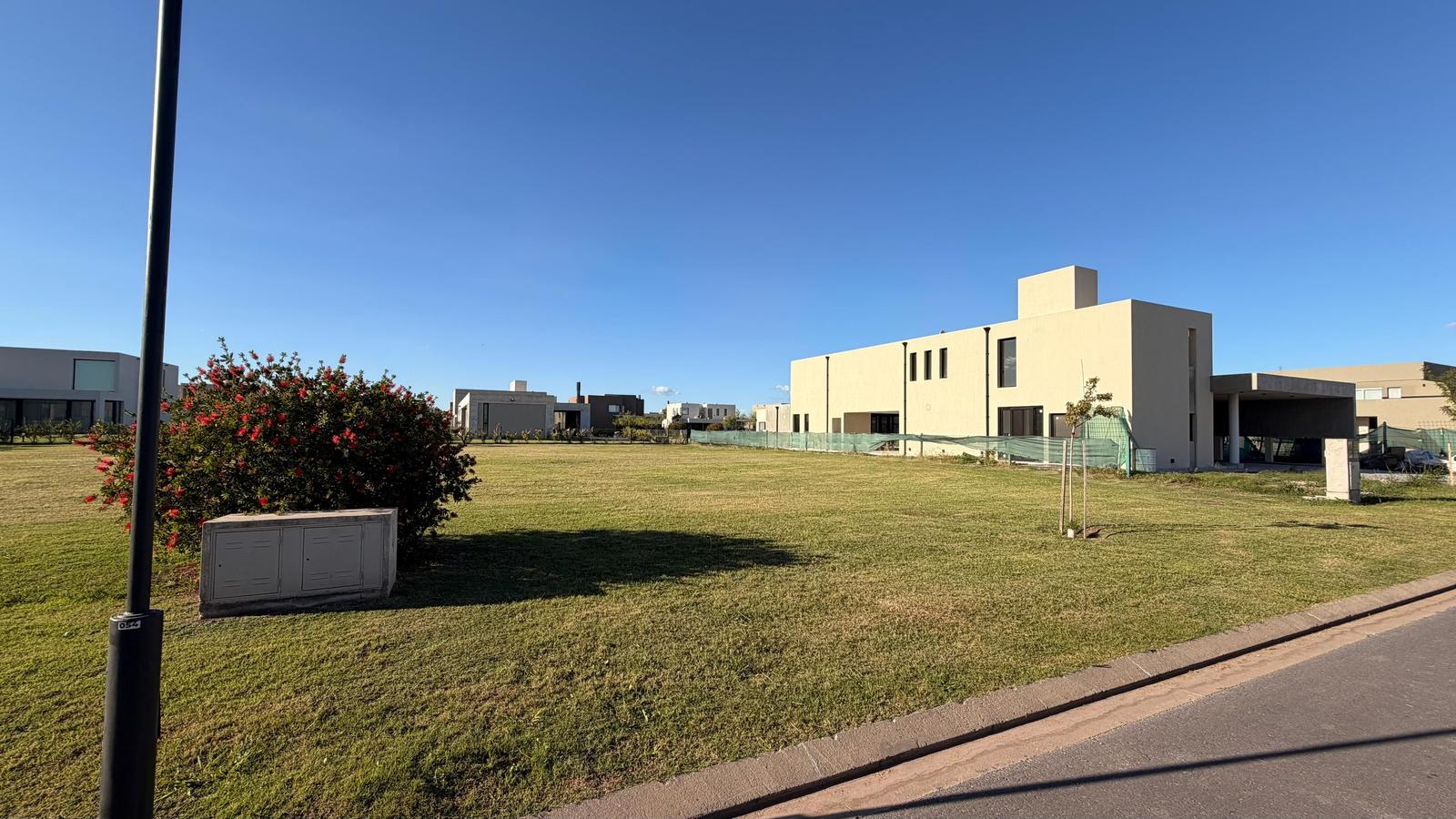 Venta terreno Vida Barrio cerrado frente sur