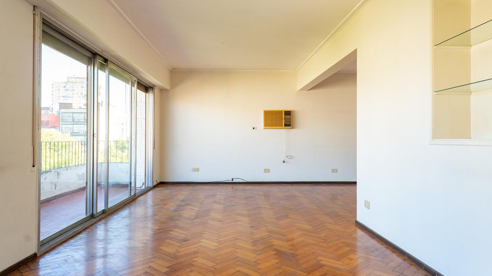 Venta departamento 3 dormitorios con cochera zona rio