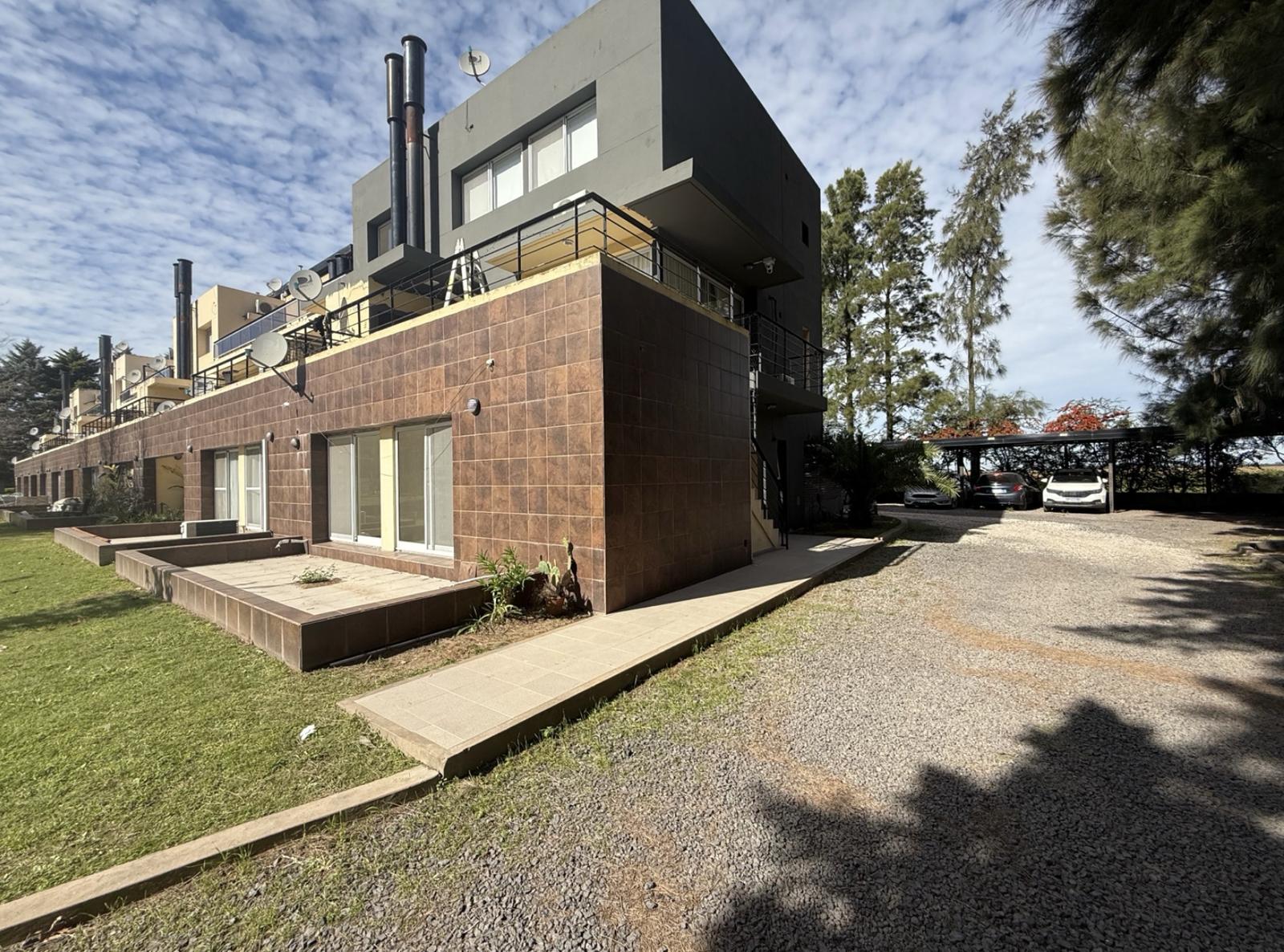 Venta departamento dos dormitorios con cochera barrio cerrado sol parana pueblo esther