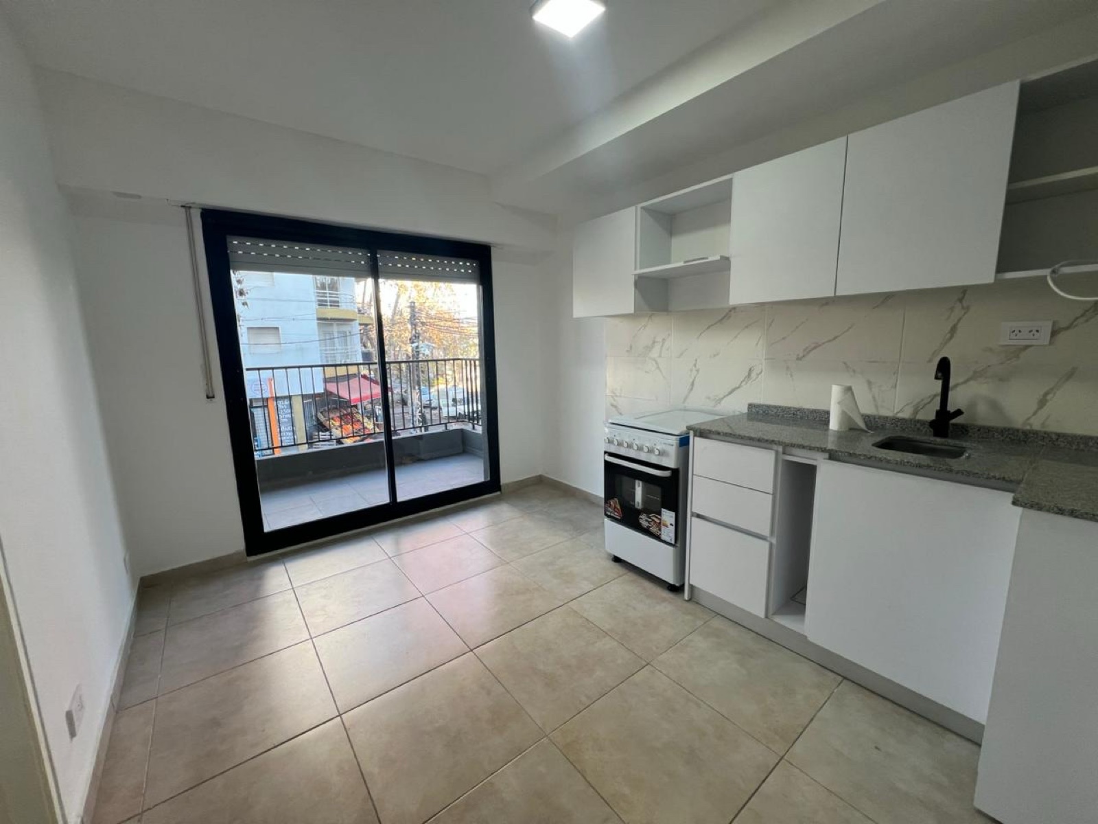 Alquiler departamento 1 dormitorio luis agote balcon