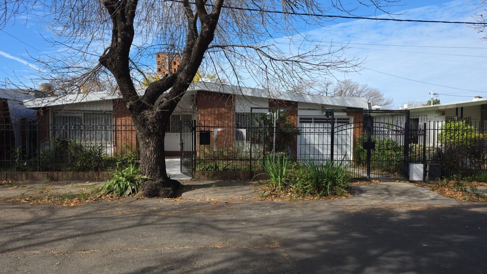Casa en Barrio Parque Field