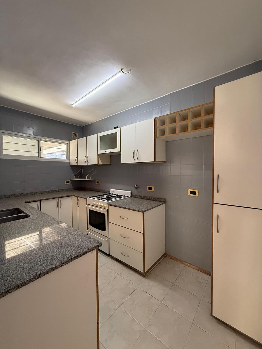 HERMOSA CASA  en Venta  de 2 DORMITORIOS en FUNES con PILETA