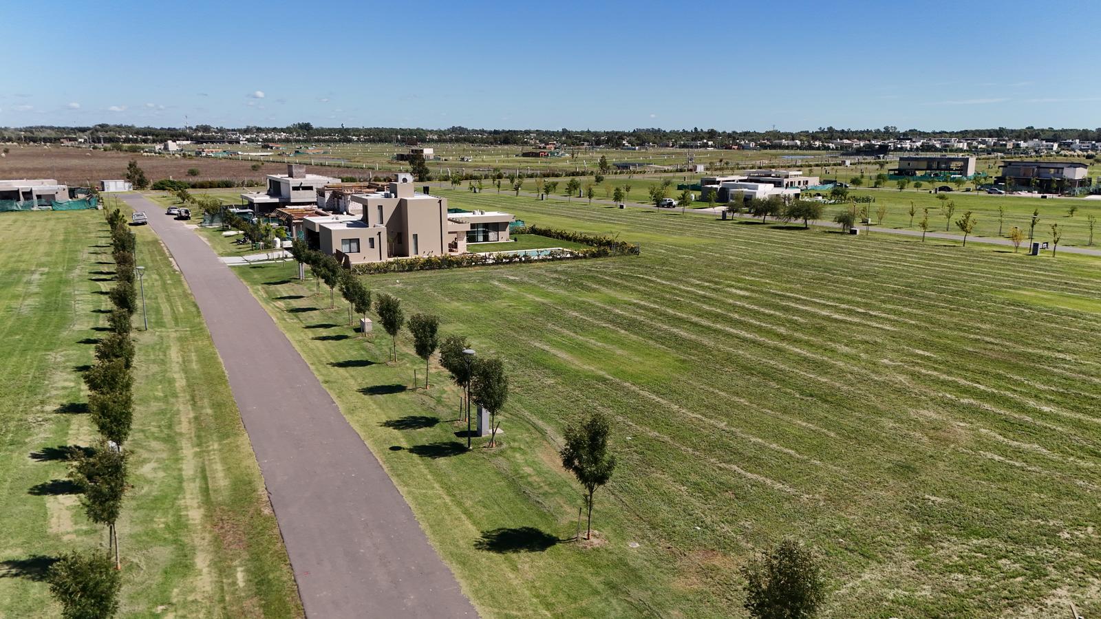 Venta lote interno barrio cerrado vida club de campo funes frente sur